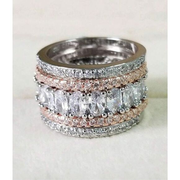 Beautiful Faux Diamond Ring - Picture 1 of 6